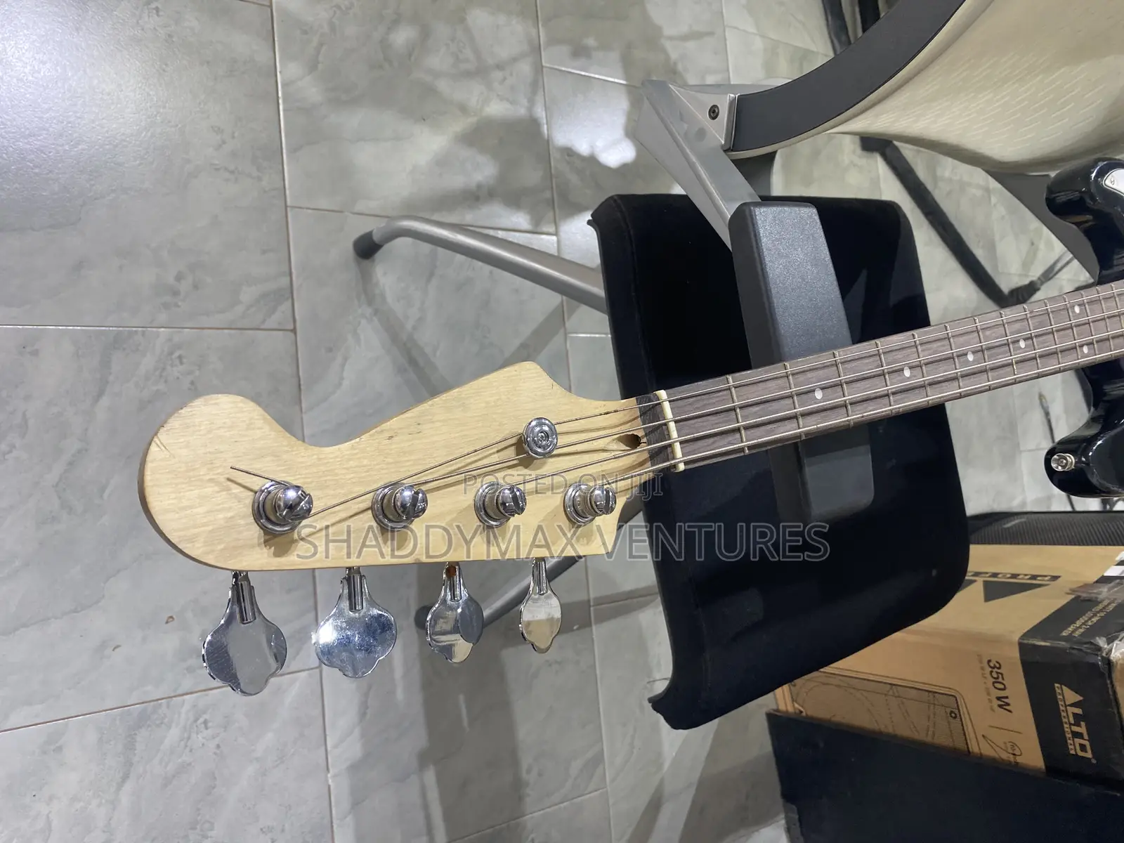 4 Strigs Bass Guitar With Heavy Sound