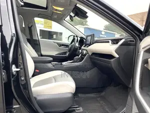 Toyota RAV4 XLE AWD 2019 Black