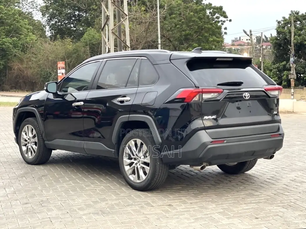 Toyota RAV4 XLE AWD 2019 Black