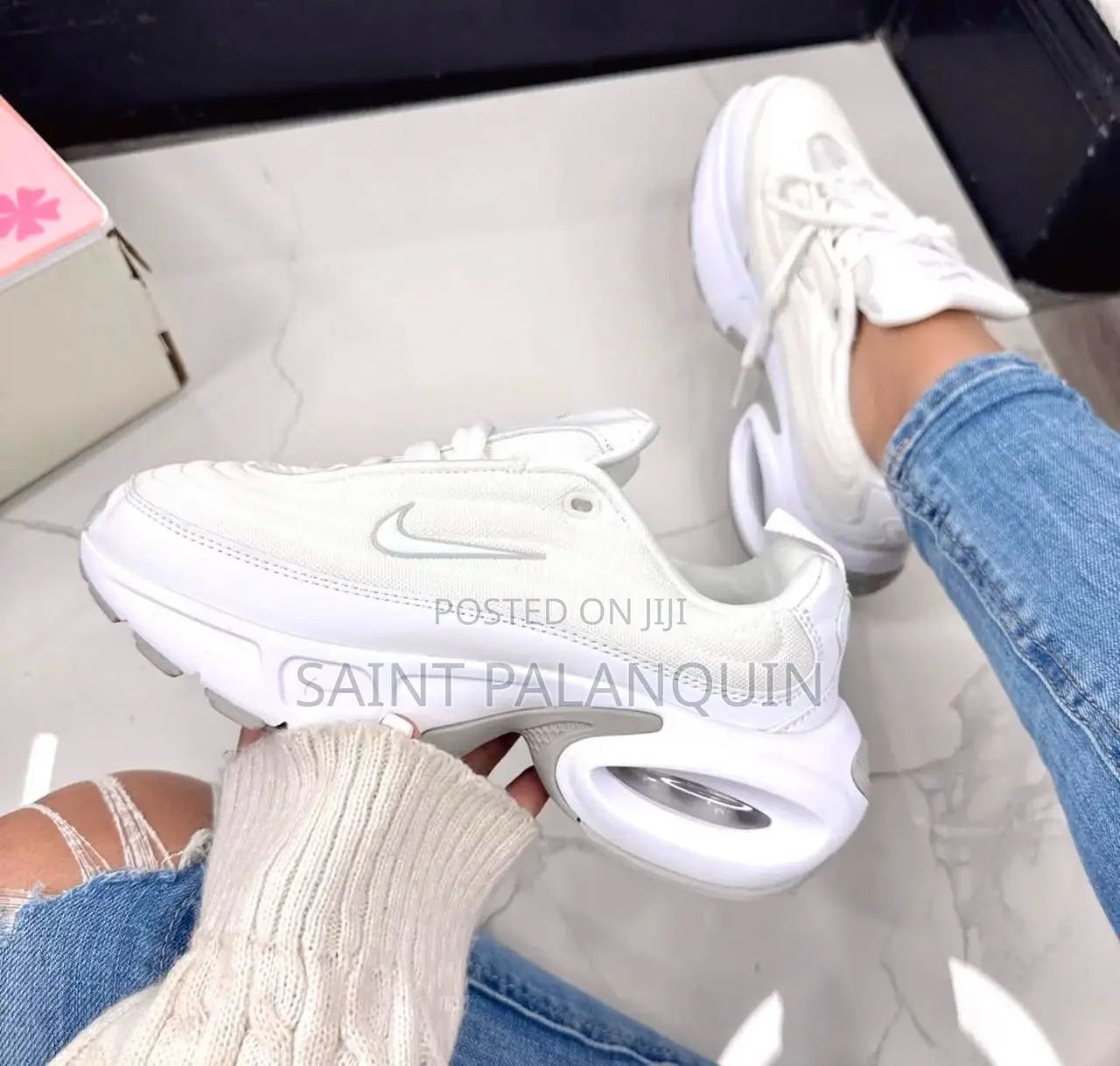 White Nike Airmax