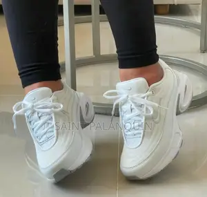 White Nike Airmax