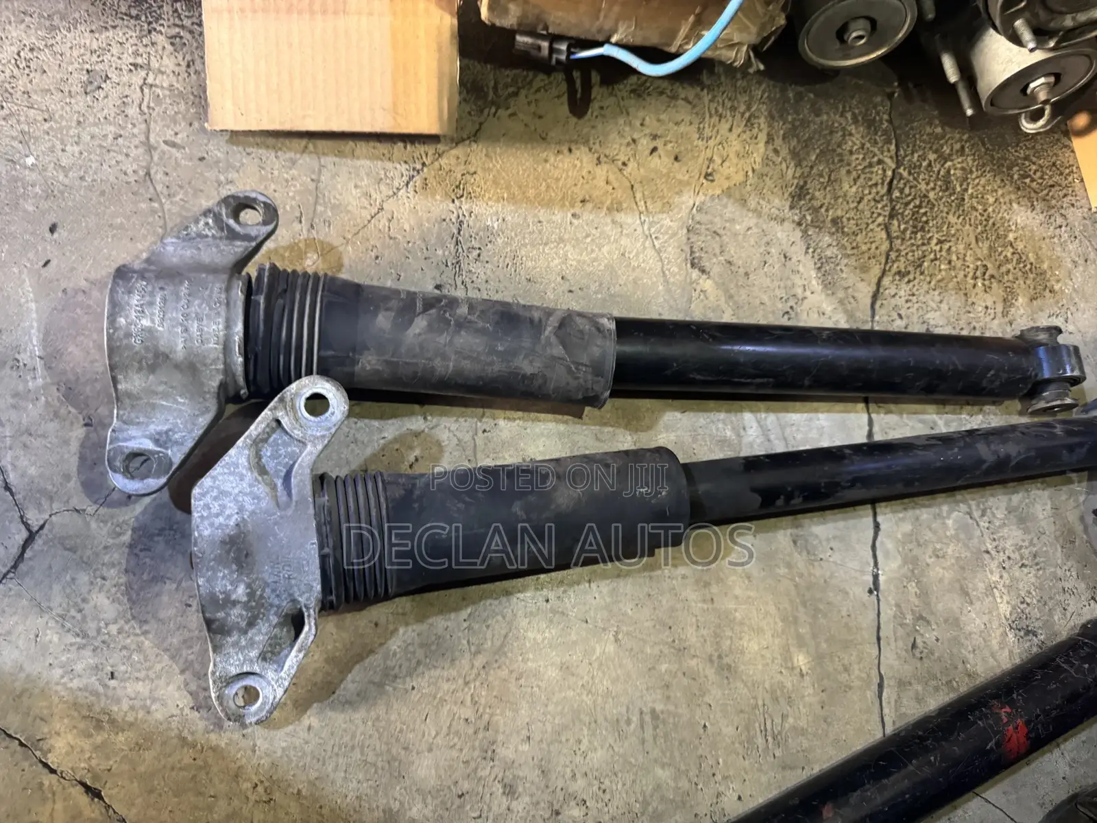 Range Rover Velar L560 2017-2021 Rear Shock Absorber Strut
