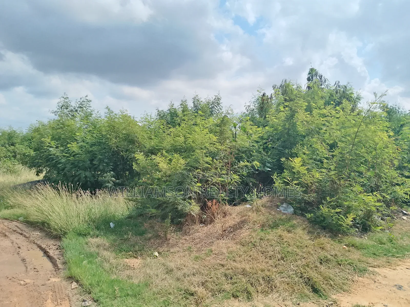 Fullplot Road Side Land 4sale Around Regimanuel Est,Spintex