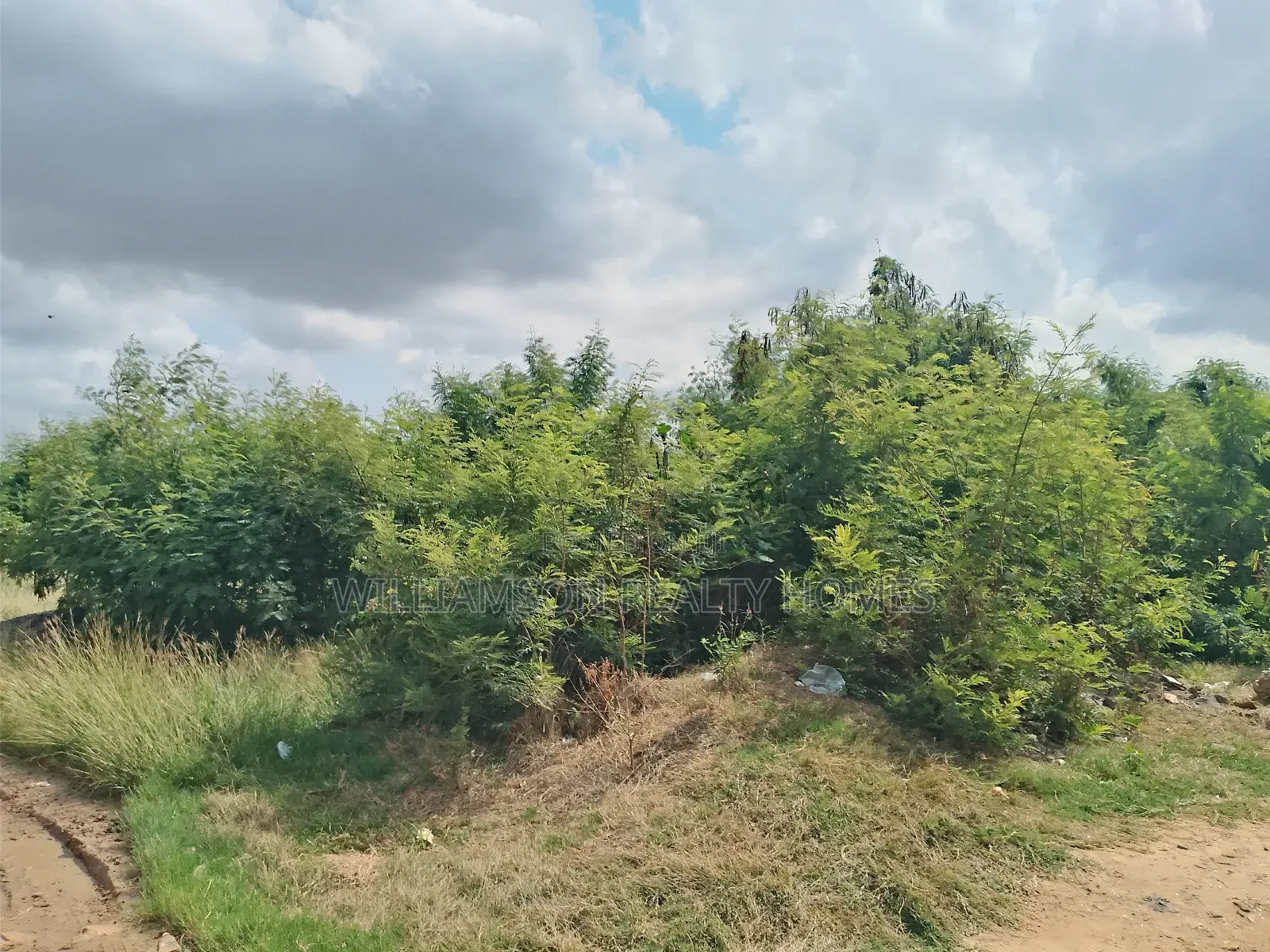 Fullplot Road Side Land 4sale Around Regimanuel Est,Spintex