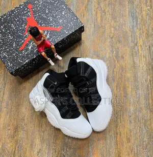 Air Jordan 11 Retro High (Tuxedo)