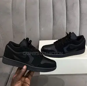 Air Jordan 1 Low ( Triple Black)