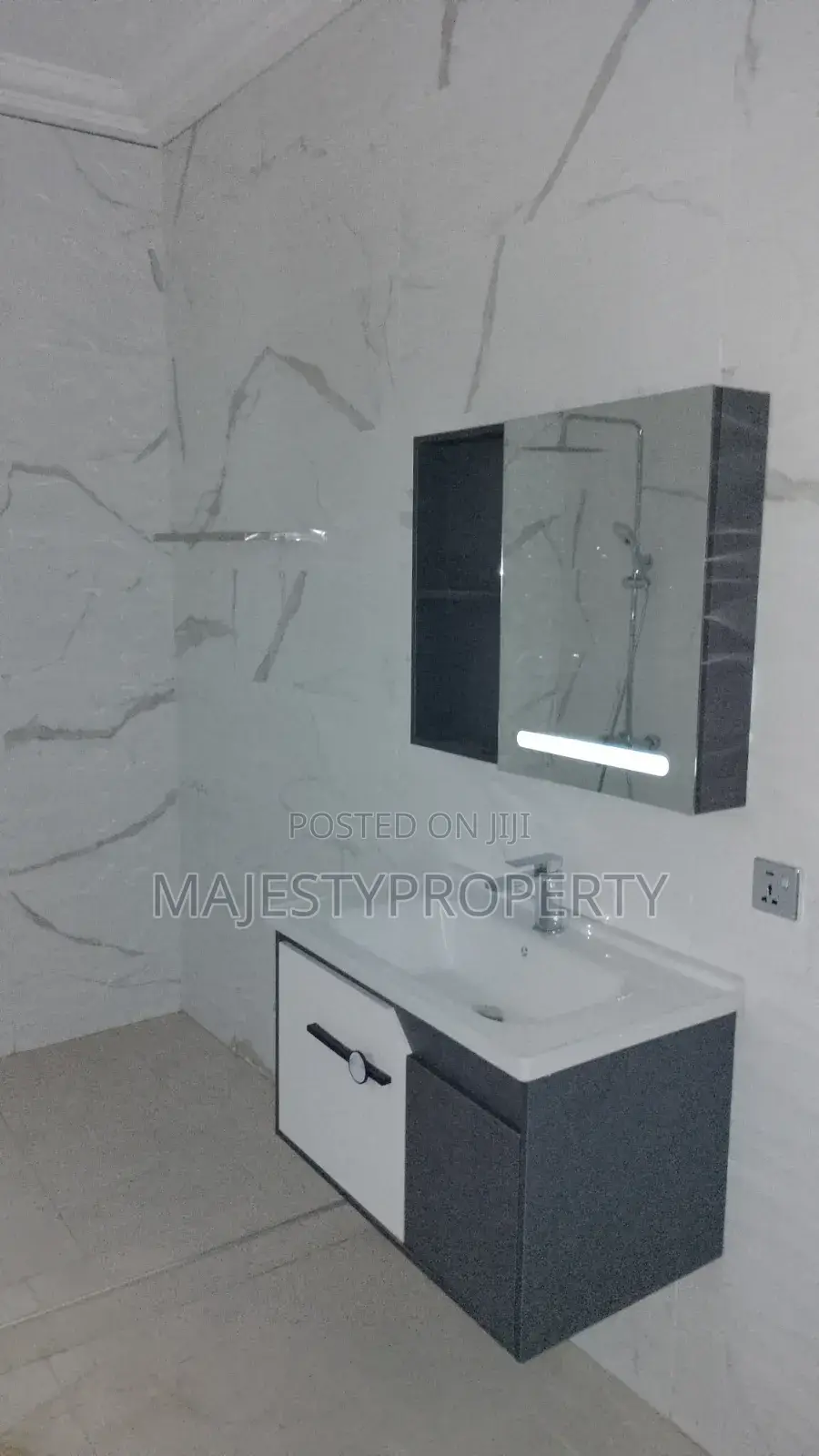 4bdrm Mansion in Basket, Spintex for Sale