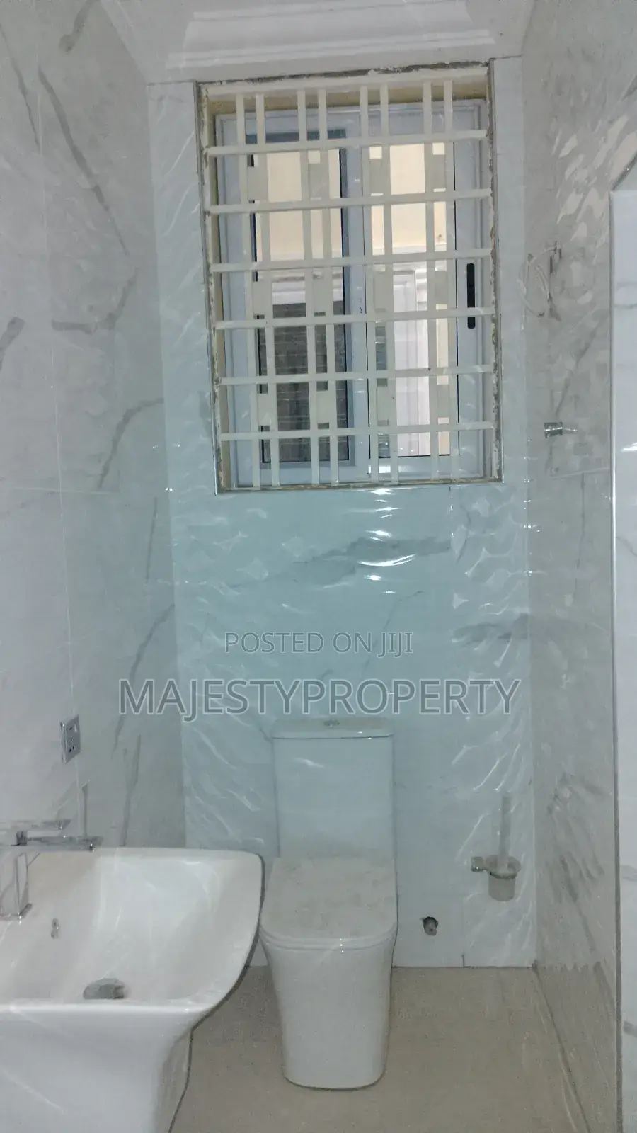 4bdrm Mansion in Basket, Spintex for Sale