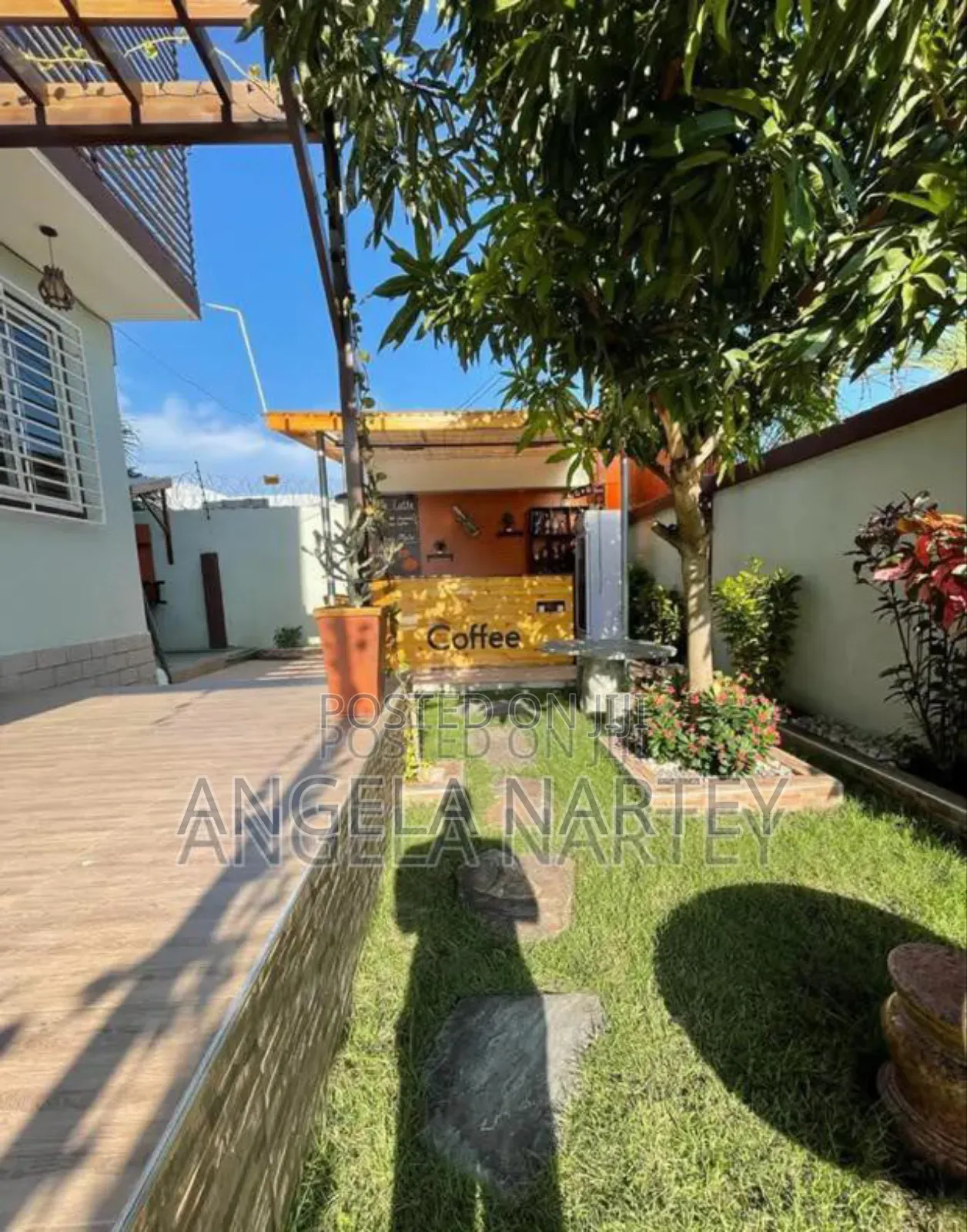 10bdrm House in Community 20 Spintex for sale