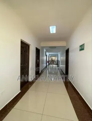 10bdrm House in Community 20 Spintex for sale