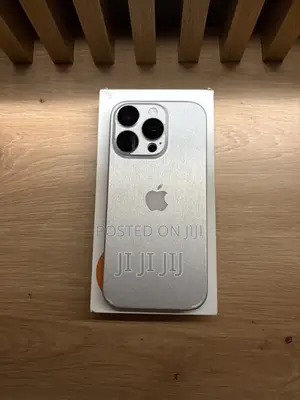 Photo - Apple iPhone 16 Pro 256 GB Gold