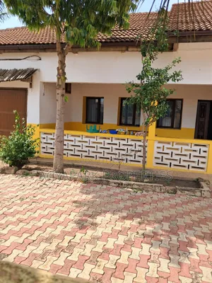 4bdrm House in Adenta, Housing Down for sale