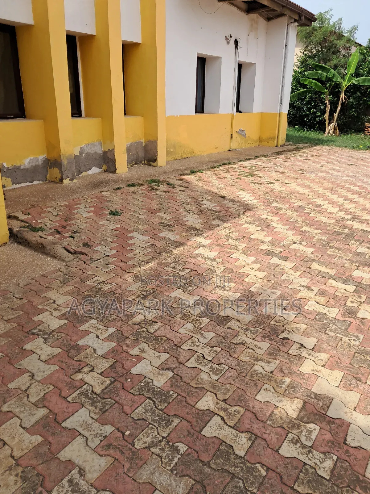 4bdrm House in Adenta, Housing Down for sale