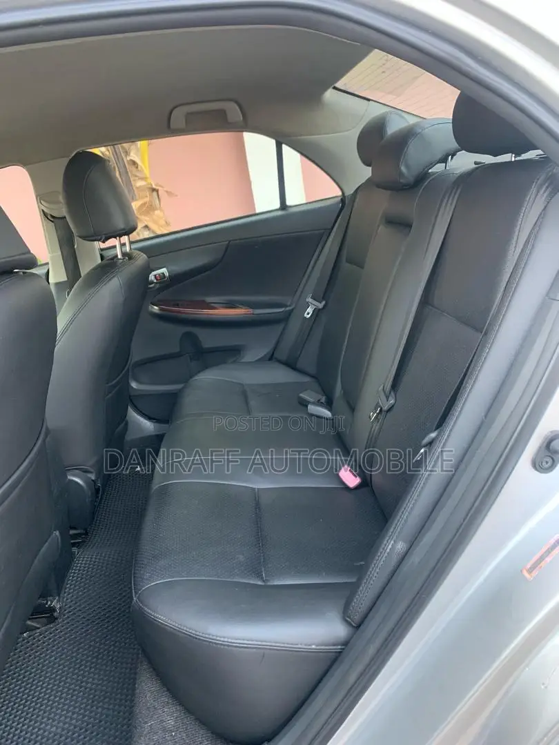 Toyota Corolla Altis 2013 Silver