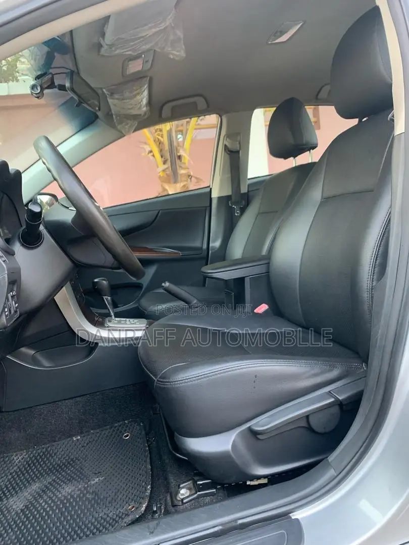 Toyota Corolla Altis 2013 Silver