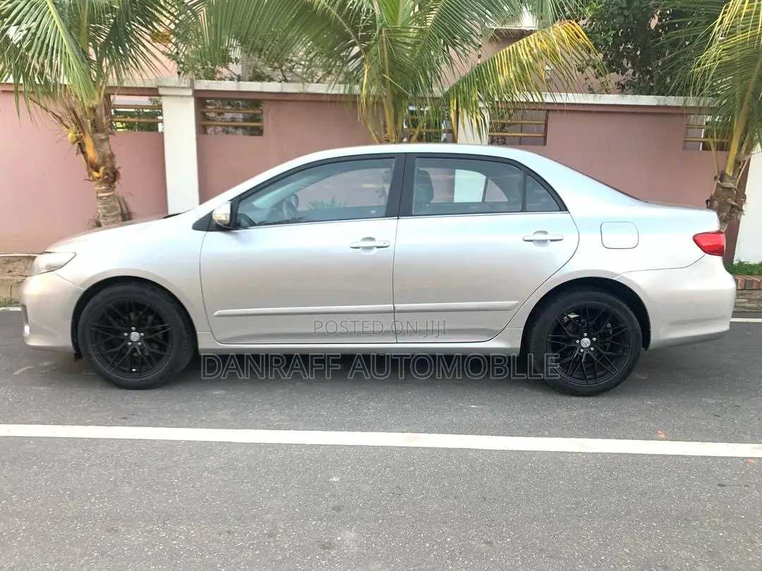Toyota Corolla Altis 2013 Silver