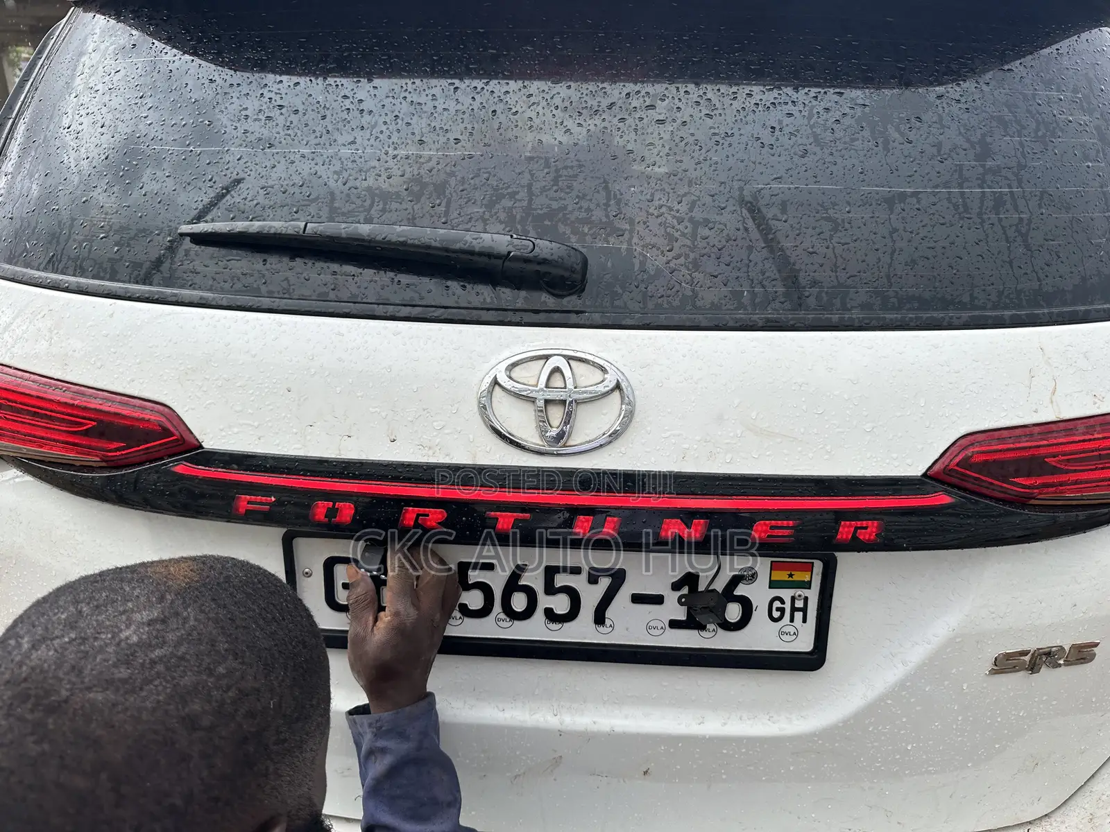 Fortuner 2016 To 2018 Back Booth Led