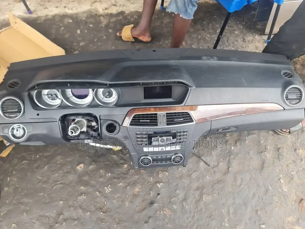 Mercedes Benz C250 Dashboard