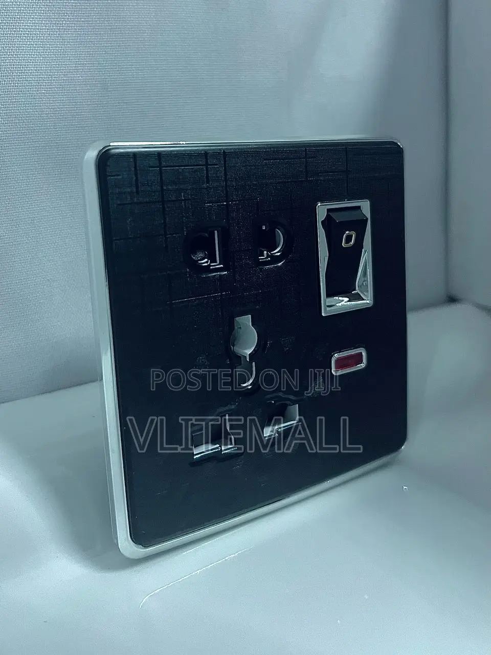 Smart Wall Socket - Single Valbona Chrome Black