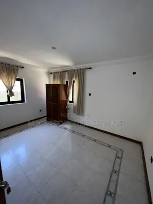 5bdrm House in Osu for rent