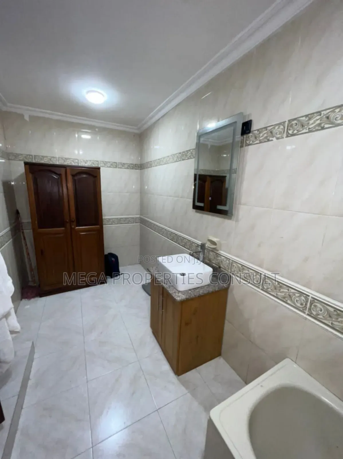5bdrm House in Osu for rent