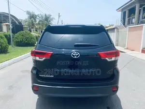 Toyota Highlander LE 2019 Black