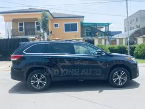 Toyota Highlander LE 2019 Black
