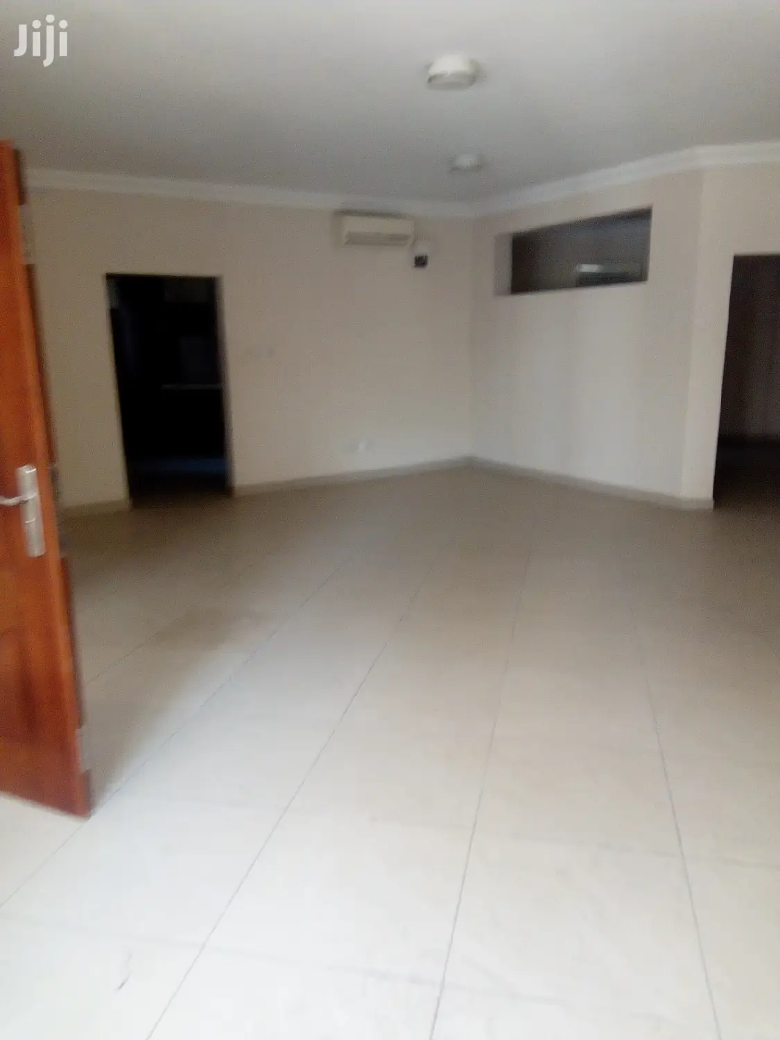 3bdrm Apartment in North Ridge for rent
