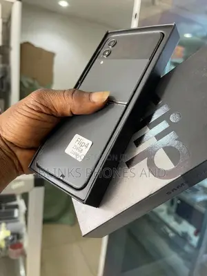 New Samsung Galaxy Z Flip4 256 GB Black