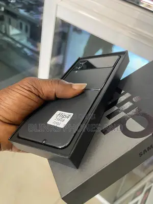 New Samsung Galaxy Z Flip4 256 GB Black