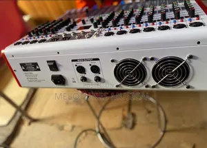 Yamaha Qr-12 12channel Powered Audio Mixer