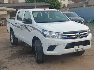 Toyota Hilux Revo Double Cab Deisel 2.8 AWD 2017 White