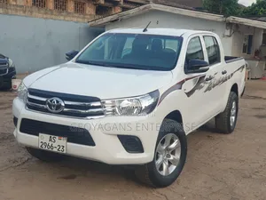 Toyota Hilux Revo Double Cab Deisel 2.8 AWD 2017 White