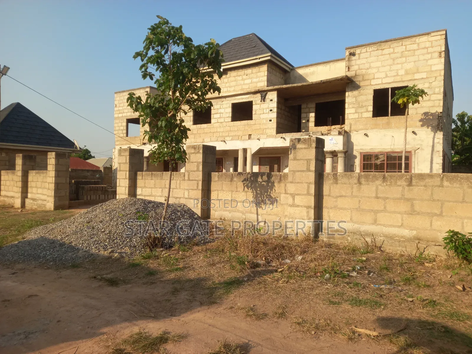 12 Bedrooms Apartments/ Flats for Sale