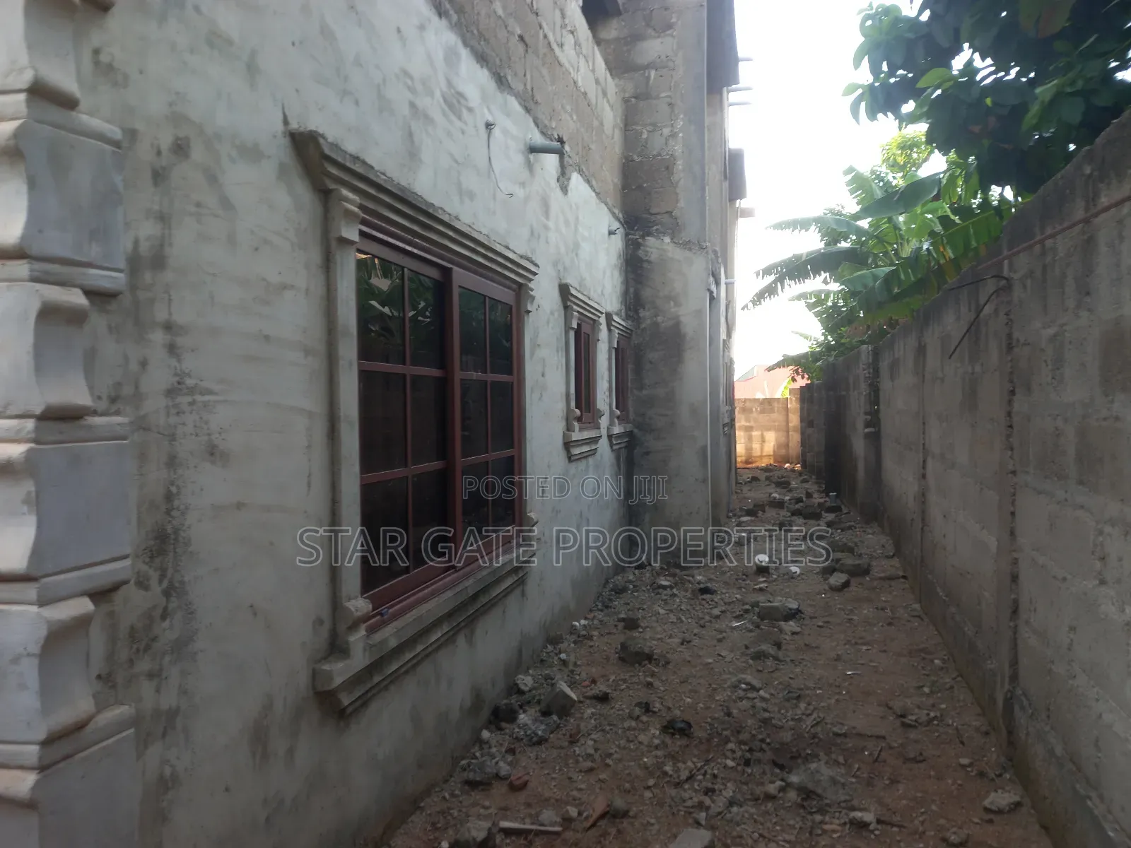 12 Bedrooms Apartments/ Flats for Sale