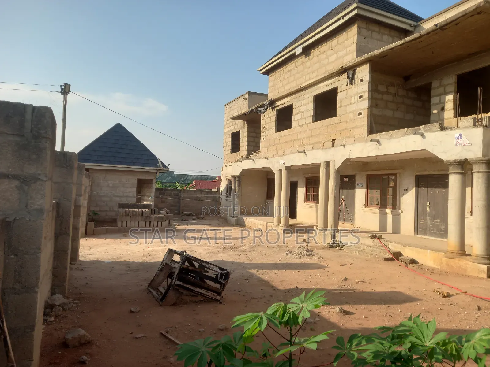 12 Bedrooms Apartments/ Flats for Sale