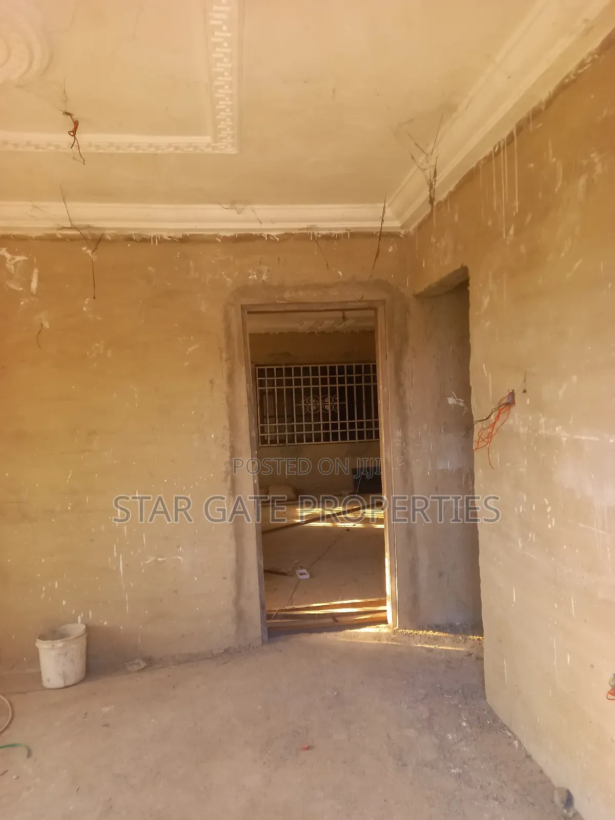 12 Bedrooms Apartments/ Flats for Sale