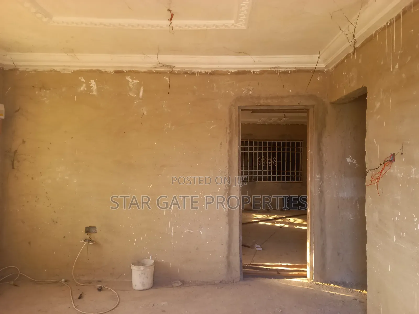 12 Bedrooms Apartments/ Flats for Sale