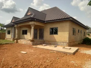 4bdrm House in Trede Mpatasie, Atwima Kwanwoma for sale