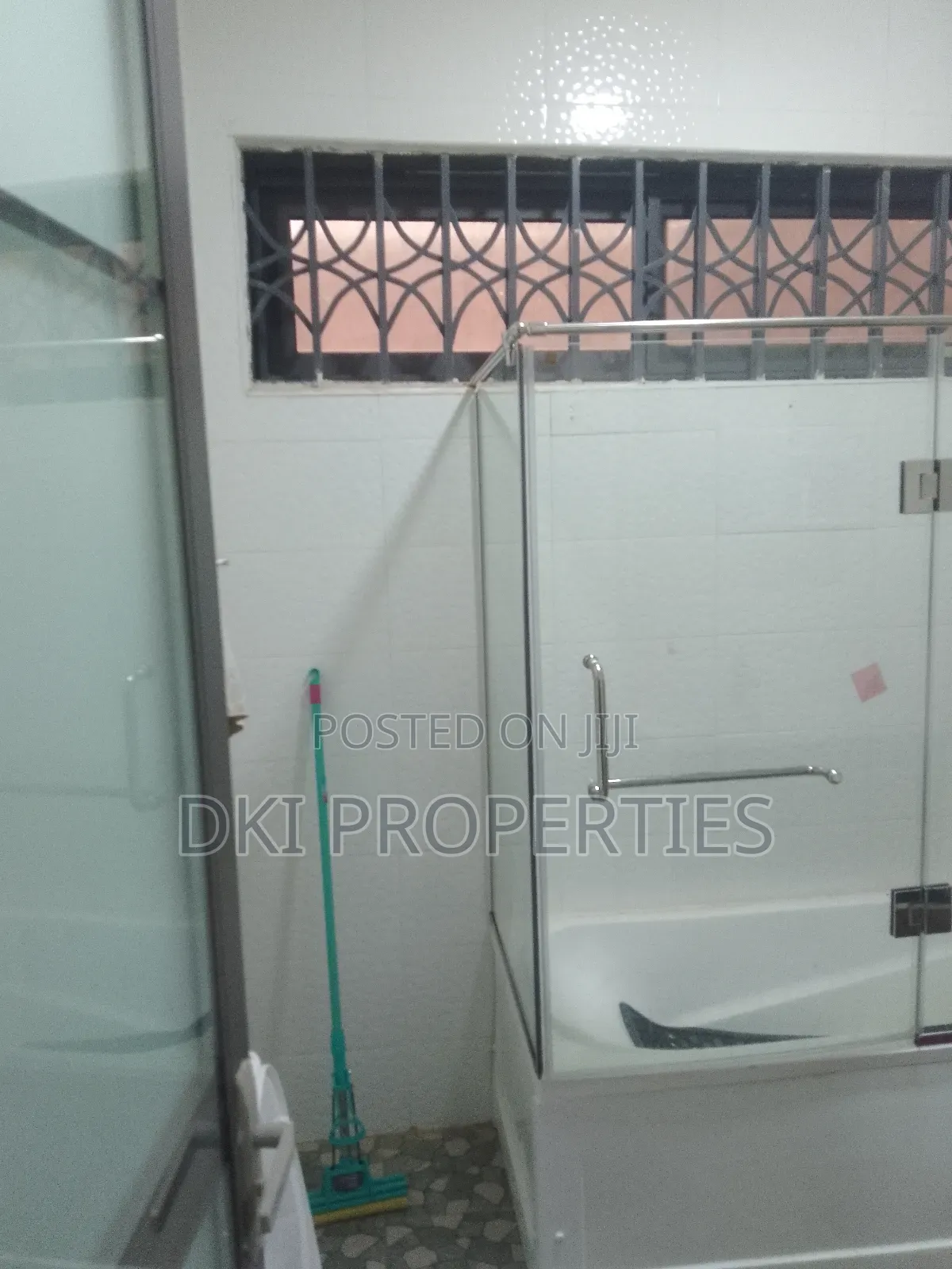 4bdrm House in Dki Properties, Valley View Area for rent
