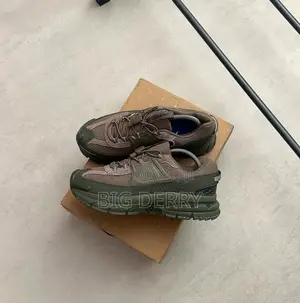 Air Zoom Vomero 5