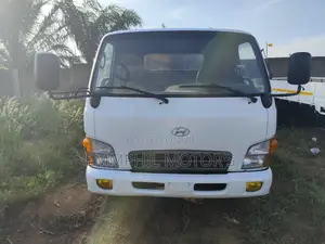 Hyundai Mighty 3.5ton. New Arrival. Manual Engine.