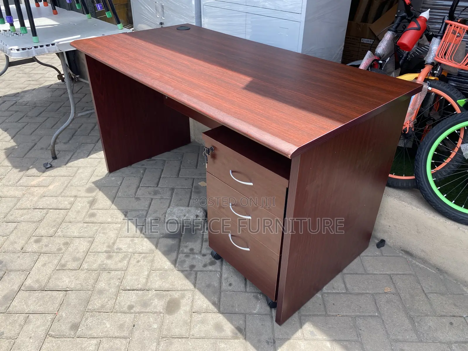 1.4m Standard Desk