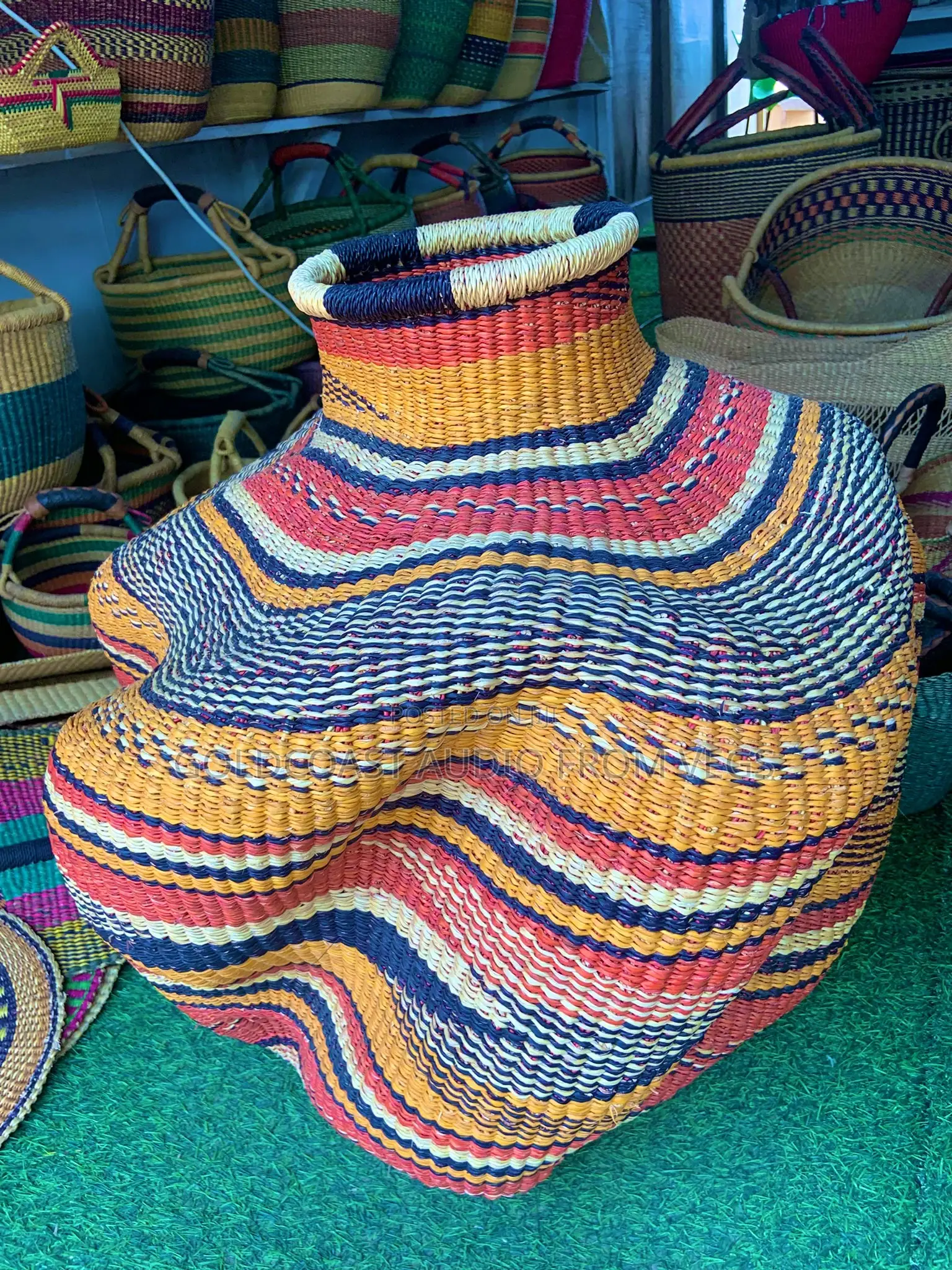 Straw Basket (Waved)