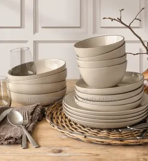 Photo - Over Back 16-Piece Dinnerware Set