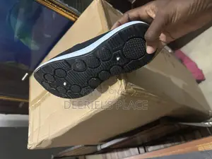 Black Sneaker