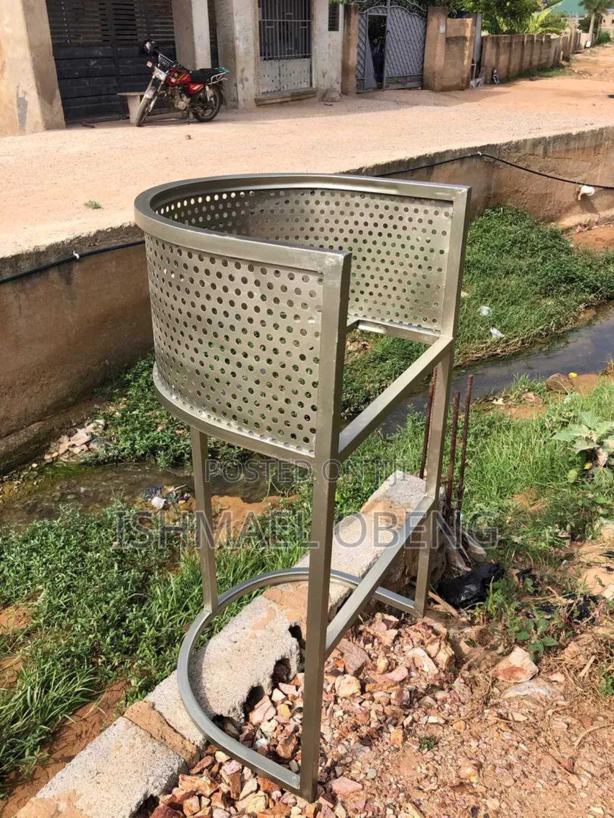 Spot or Make-Up Chairs