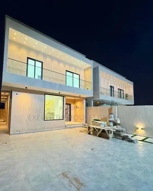 Photo - 4bdrm House in Adenta for sale