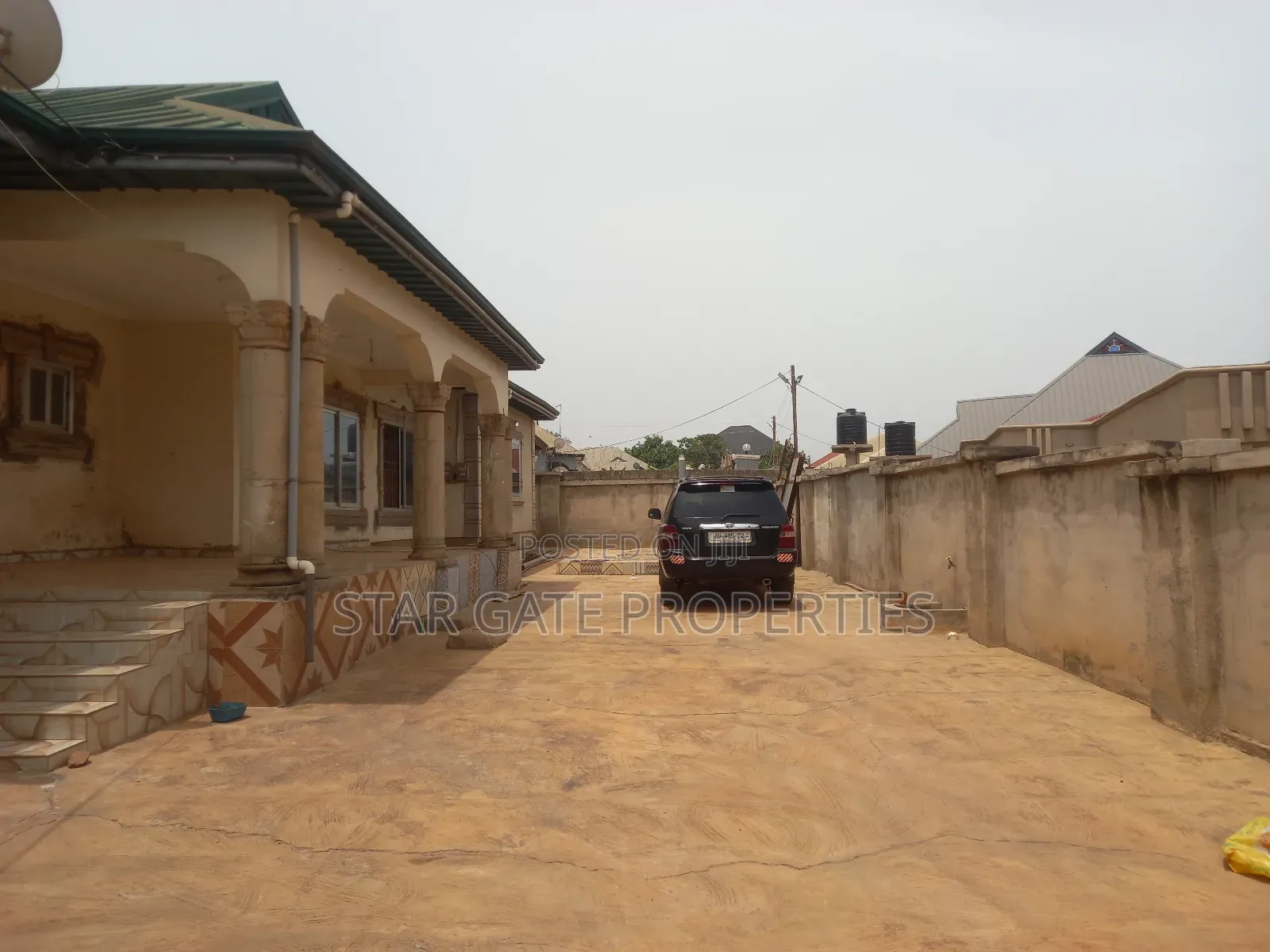 8bdrm House in Kronum, Kumasi Metropolitan for sale