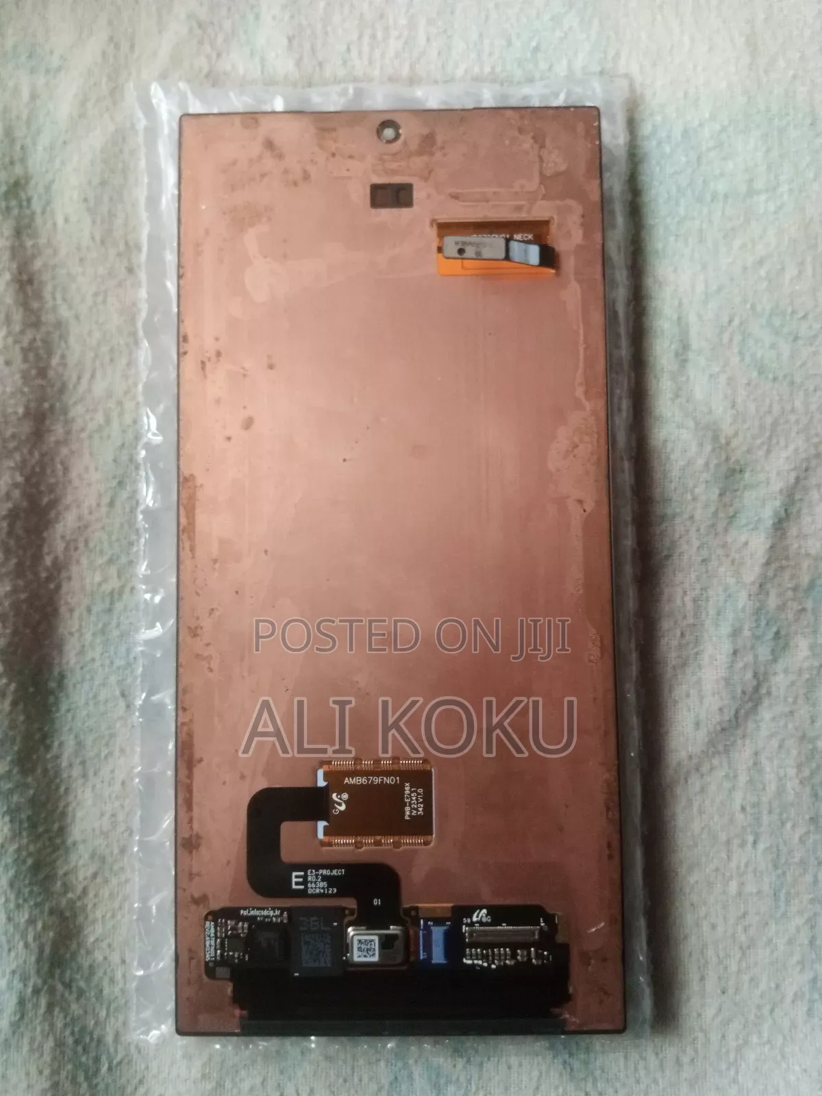 Samsung. S24 Ultra Screen. Dot at Camera Side